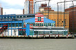 Gebäude im Hafen von New York City