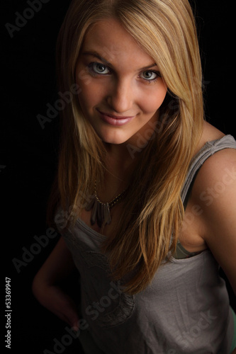 Photo: Portrait einer jungen Frau Portrait einer jungen Frau