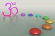 Symbol Om und Chakra-Steine auf dem Wasser