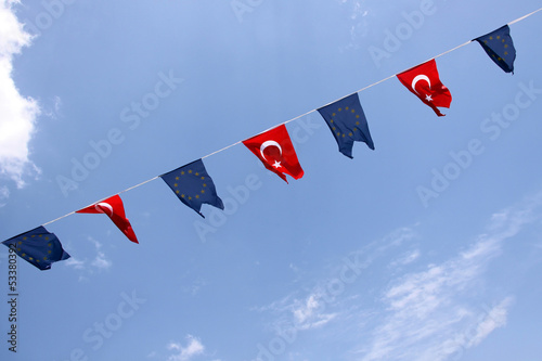 Photo: fähnchenkette türkei und europa fähnchenkette türkei und europa
