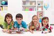 Foto: Happy kids connecting to social networks Happy kids connecting to social networks