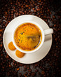 Foto: Espresso cup in coffee beans Espresso cup in coffee beans