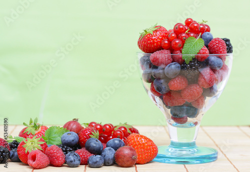 Photo: Beeren vor grünem Hintergrund Beeren vor grünem Hintergrund