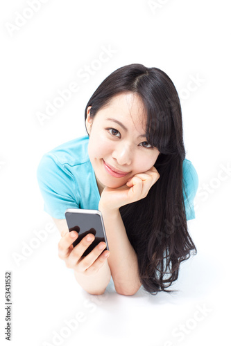 Photo: スマートフォンを使う女性 スマートフォンを使う女性
