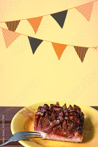 Photo: zwetschgenkuchen und wimpelkette zwetschgenkuchen und wimpelkette