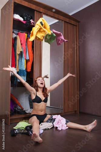 Photo: woman can not choose woman can not choose