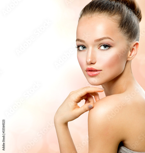Photo: Beauty Teenage Girl Portrait Beauty Teenage Girl Portrait