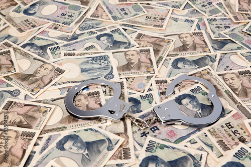 Photo: Yen Geldscheine, Währung aus Japan und Handschellen Yen Geldscheine, Währung aus Japan und Handschellen