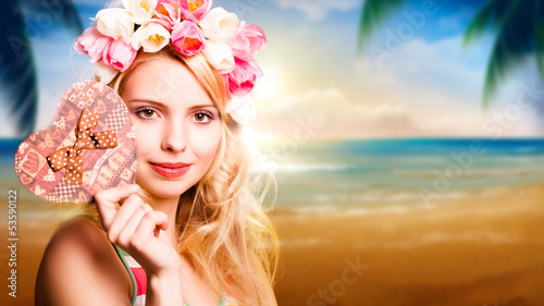 Photo: attraktive blonde Frau vor Strandhintergrund attraktive blonde Frau vor Strandhintergrund