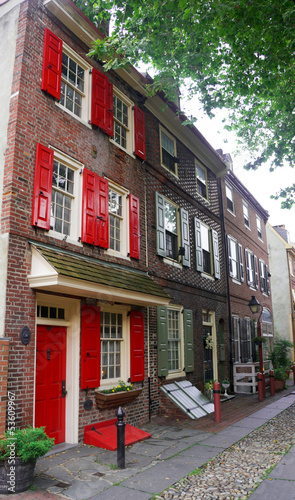 Photo: the oldest street in the United states- Elfreth's alley the oldest street in the United states- Elfreth's alley