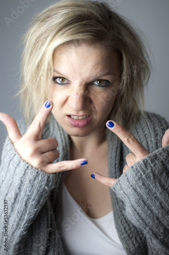 Photo: Verrückte blonde Frau Verrückte blonde Frau