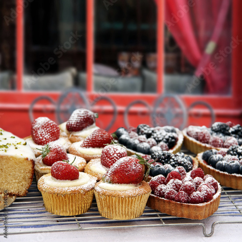 Photo: erdbeercupcakes und beerentartes erdbeercupcakes und beerentartes