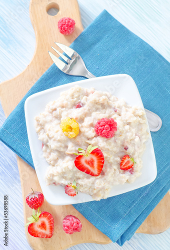 Photo: oat flakes with berries oat flakes with berries