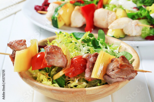 Photo: Grilled pork skewer and spring salad Grilled pork skewer and spring salad