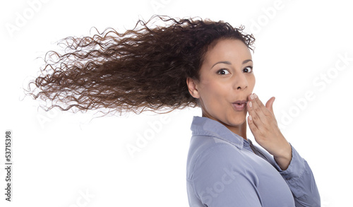 Photo: Gesicht einer jungen Frau mit wehenden Haaren isoliert Gesicht einer jungen Frau mit wehenden Haaren isoliert