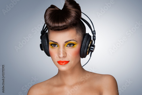 Photo: The headphones fashion. The headphones fashion.