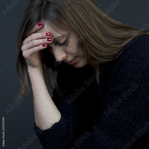 Photo: Frau verzweifelt Frau verzweifelt