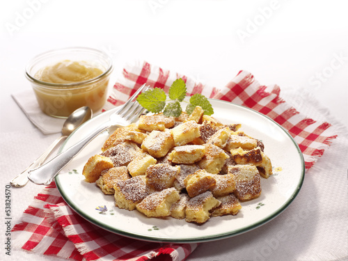 Photo: Kaiserschmarren mit Apfelmus Kaiserschmarren mit Apfelmus