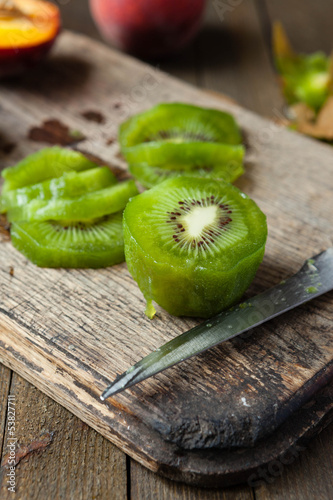 Photo: ripe kiwi on cutting board ripe kiwi on cutting board