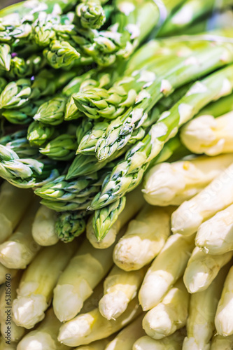 Photo: Weißer und grüner Spargel Weißer und grüner Spargel