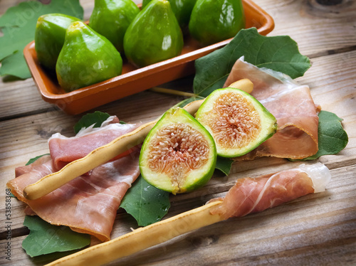 Photo: Ham and figs - Prosciutto e fichi Ham and figs - Prosciutto e fichi