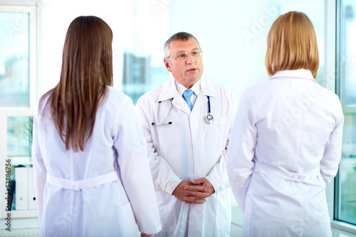 Photo: Talking to nurses Talking to nurses
