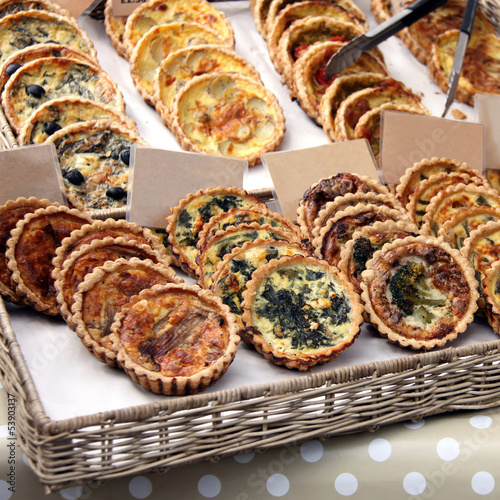 Photo: diverse kleine quiches diverse kleine quiches