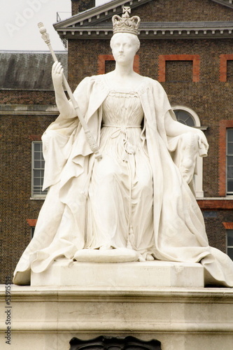 Photo: Statue of Queen Victoria Statue of Queen Victoria