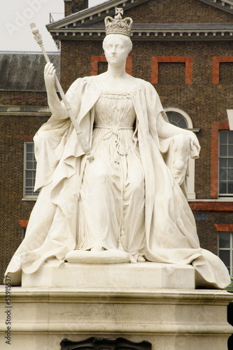 Photo: Statue of Queen Victoria Statue of Queen Victoria