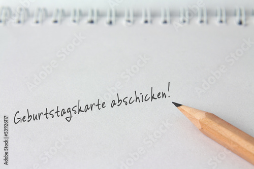 Photo: Notiz "Geburtstagskarte abschicken!" Notiz "Geburtstagskarte abschicken!"