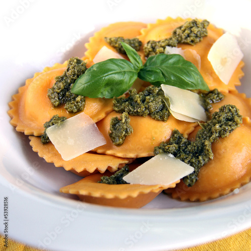 Photo: ravioli mit basilikum pesto ravioli mit basilikum pesto