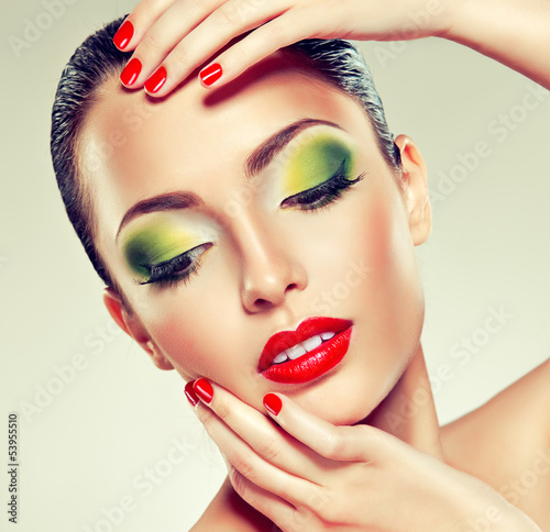 Photo: beautiful model with fashion make-up beautiful model with fashion make-up