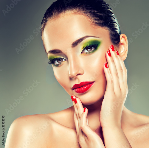 Photo: beautiful model with fashion make-up beautiful model with fashion make-up