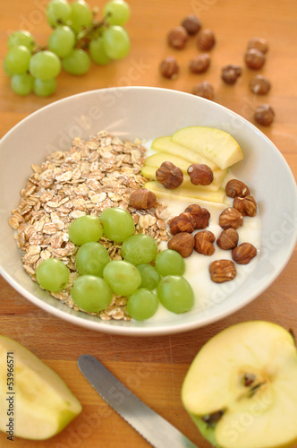Photo: Apfel Trauben Müsli Apfel Trauben Müsli