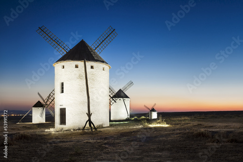 Photo: Moulins de Don Quichotte - Campo de criptana - Espagne Moulins de Don Quichotte - Campo de criptana - Espagne