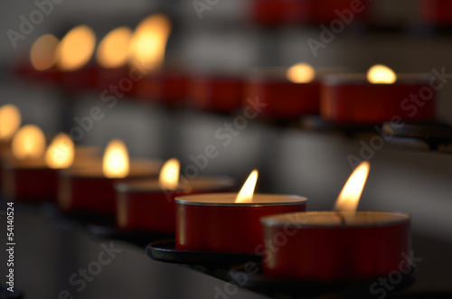Photo: Andachtskerzen in der Kirche Andachtskerzen in der Kirche