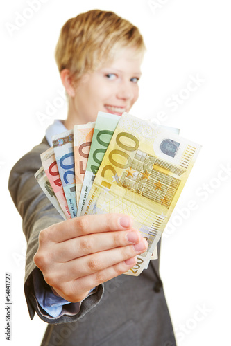 Photo: Frau hält Fächer aus Euro-Geldscheinen Frau hält Fächer aus Euro-Geldscheinen