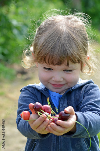 Photo: des cerises dans la main des cerises dans la main