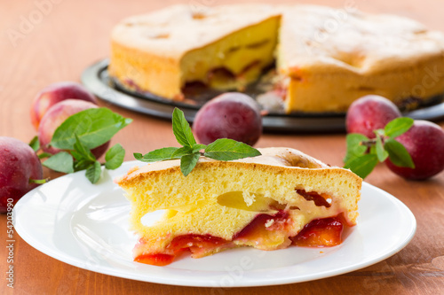 Photo: Plum pie and fresh plums Plum pie and fresh plums