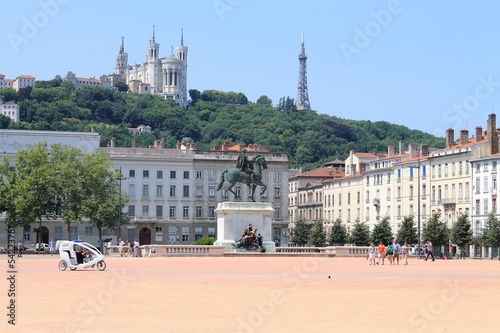 Photo: Place Bellecour et colline de Fourvière à Lyon Place Bellecour et colline de Fourvière à Lyon