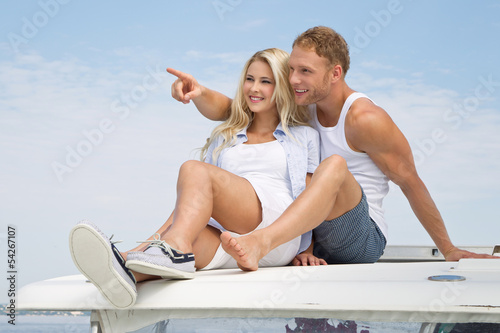 Photo: Junges Liebespaar - Mann & Frau - im Urlaub Junges Liebespaar - Mann & Frau - im Urlaub