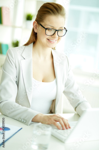 Photo: Woman networking Woman networking