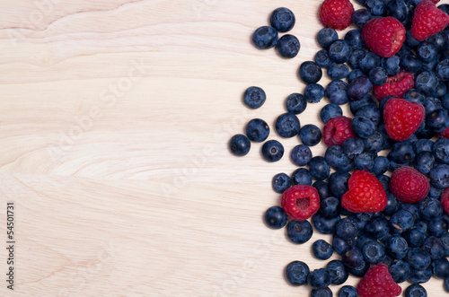 Photo: Beeren auf Holz Beeren auf Holz