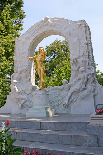 Photo: johann strauß denkmal in wien johann strauß denkmal in wien