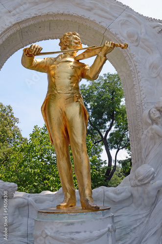 Photo: johann strauß denkmal in wien johann strauß denkmal in wien