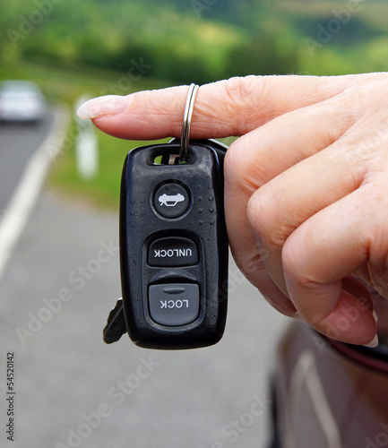 Photo: Autoschlüssel mit Hand Autoschlüssel mit Hand
