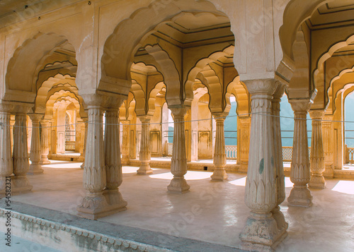 Photo: Gallery of rimmed pillars in light sunshine at Jaipur's Amber Fo Gallery of rimmed pillars in light sunshine at Jaipur's Amber Fo
