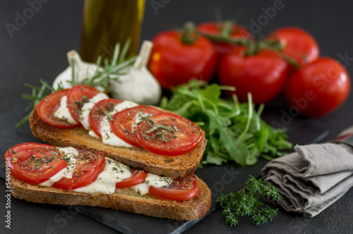 Photo: duo de bruschettas revisitées 1 duo de bruschettas revisitées 1