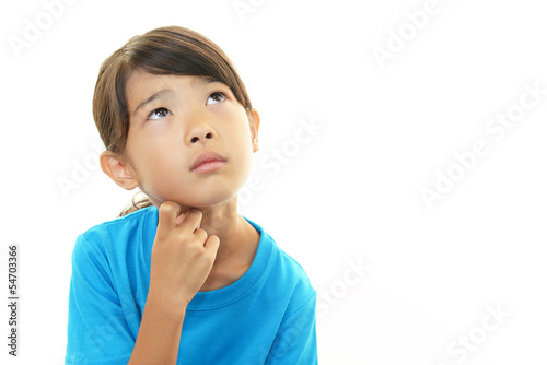 Photo: 考え事をする女の子 考え事をする女の子
