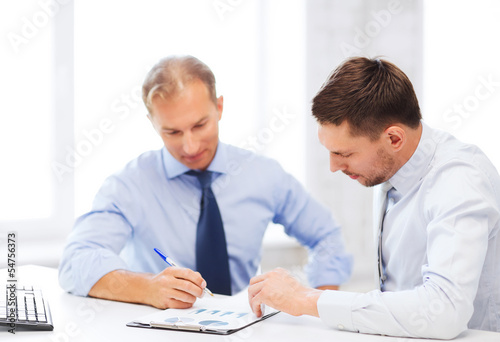 Photo: businessmen with notebook on meeting businessmen with notebook on meeting